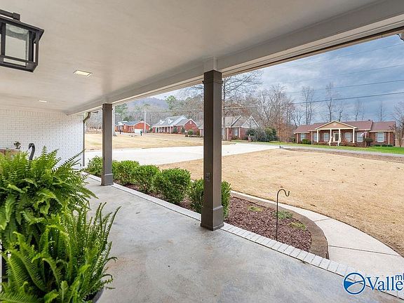 4th image of 106 Simmons Dr SE