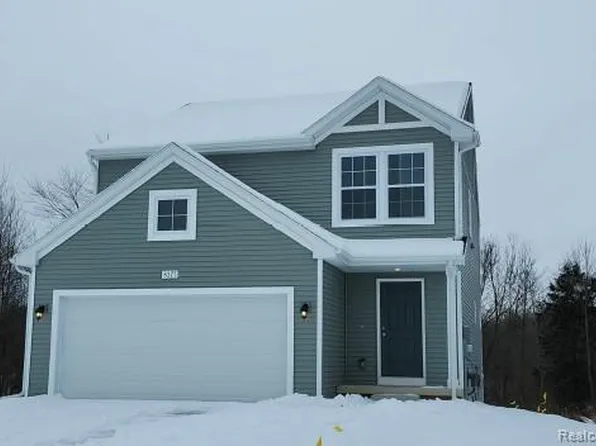 8377 Majestic Blvd, Fowlerville, MI 48836
