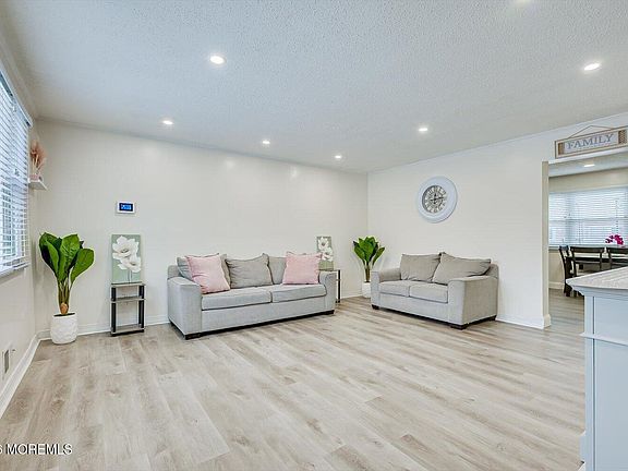 3rd image of 506 Linda Court
