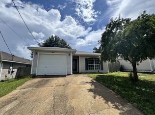 322 Apple Dr, Crestview, FL 32536