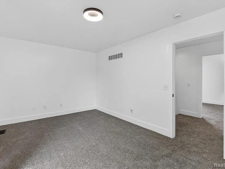 48 Broadway St #D — Photo 23