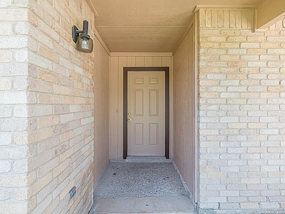 3rd image of 14414 Edgemont St.