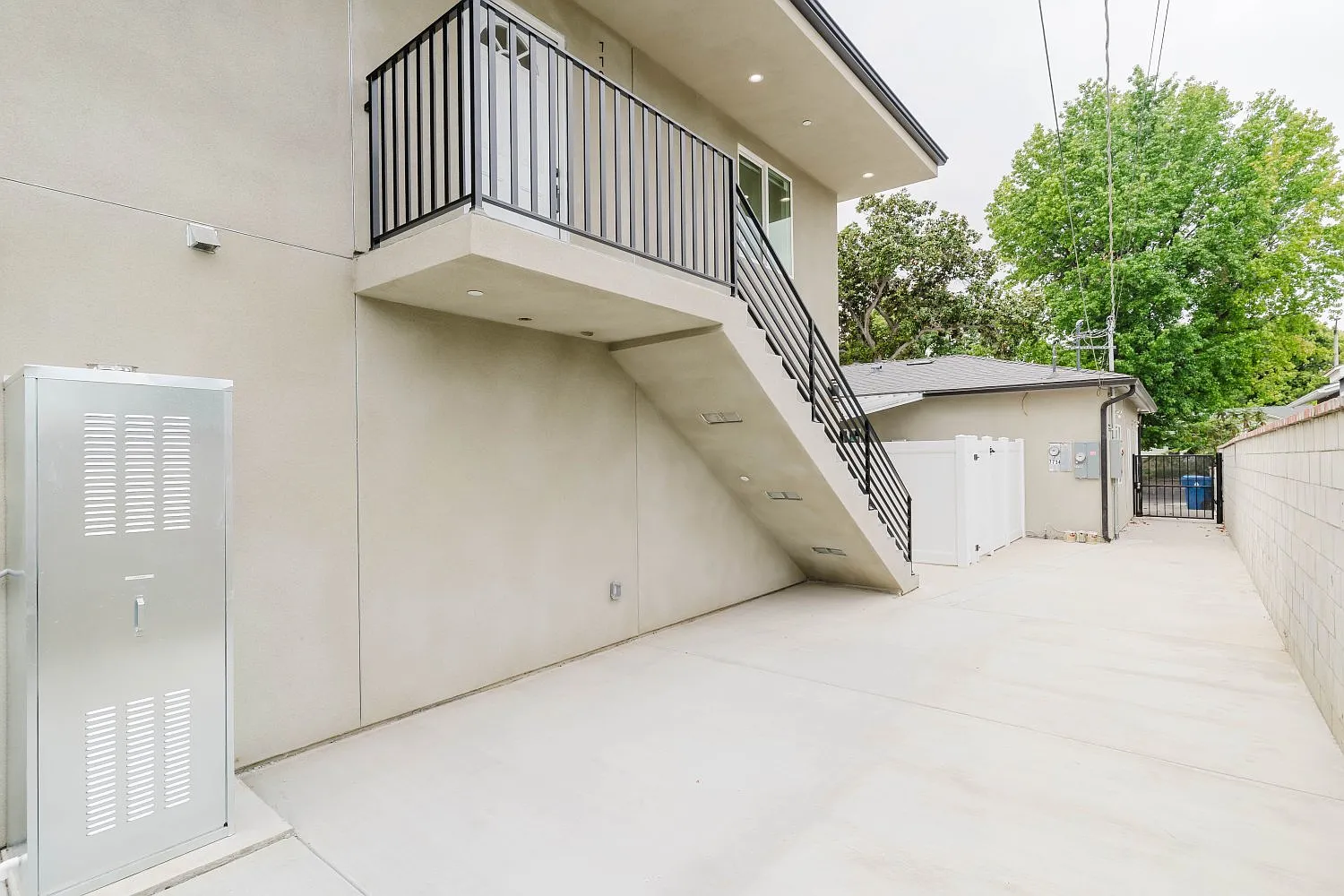 2 bed, 852 sqft, $3,100 — Photo 2