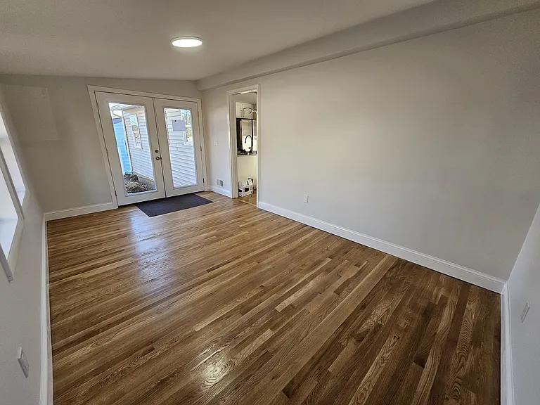 8 Sussex Ln — Photo 14