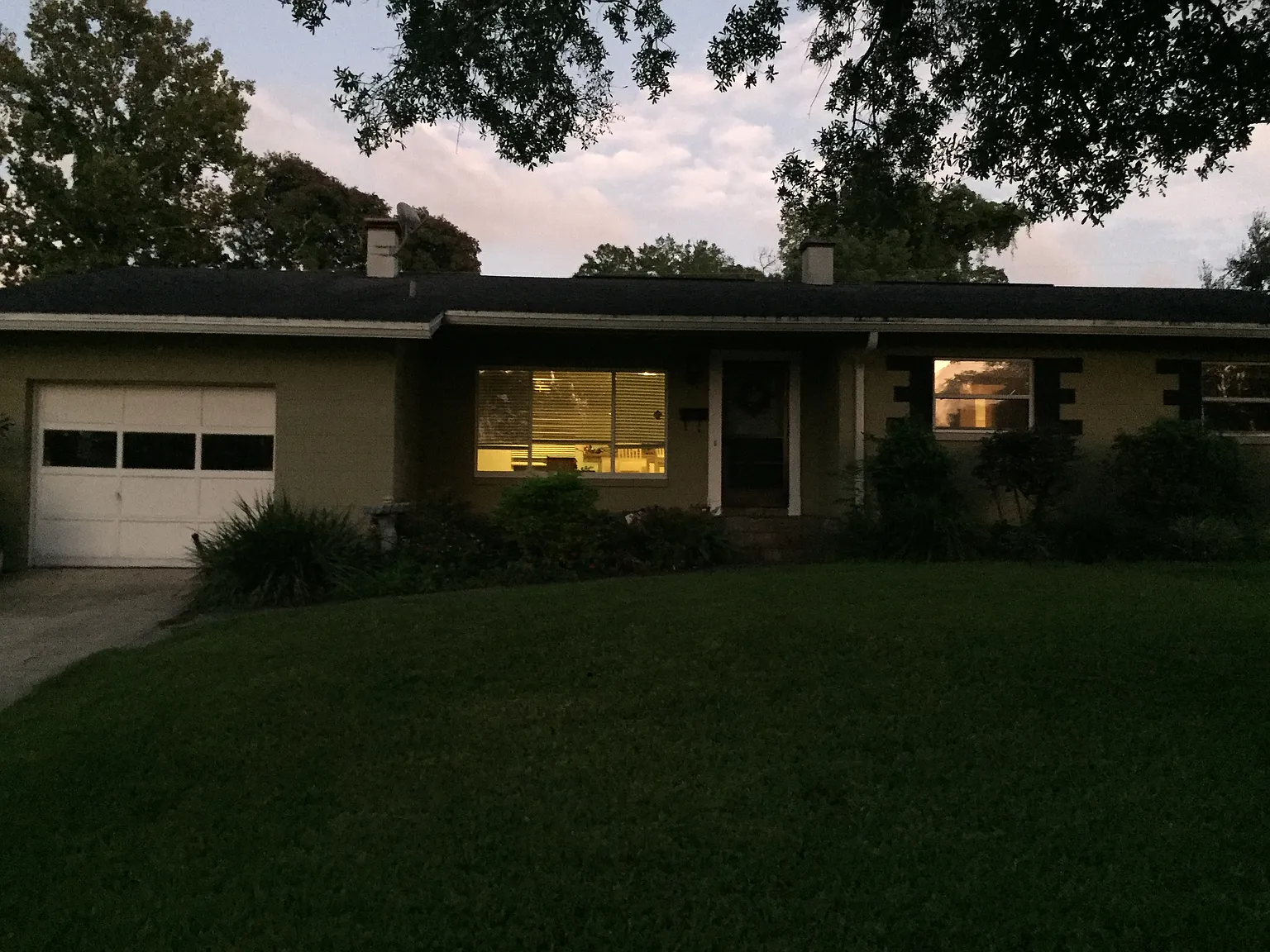 3 bed, 1.5 bath, 1322 sqft, $2,600 — Photo 1