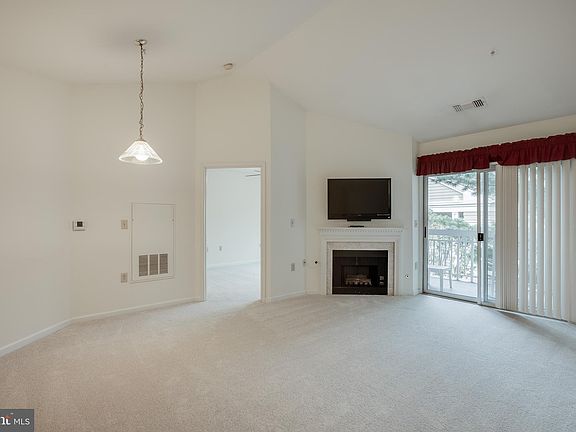3rd image of 2204 Westcourt Ln APT 403