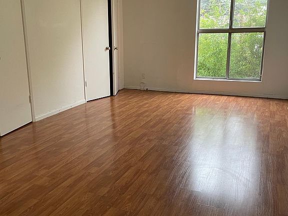 3rd image of 952 Maltman Ave #102