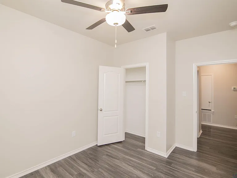 1427 Monterey Dr — Photo 9