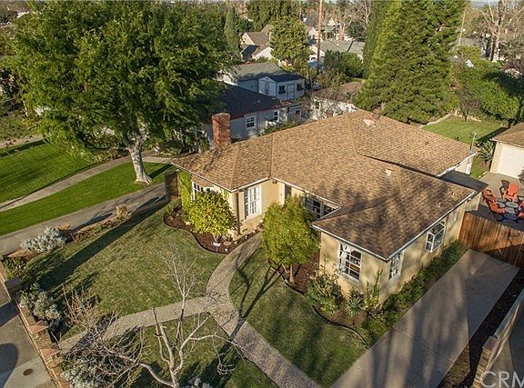 Look at this lot-over 8,000sqft!