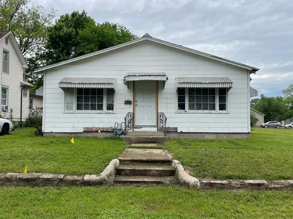 512 E 8th St, Coffeyville, KS 67337