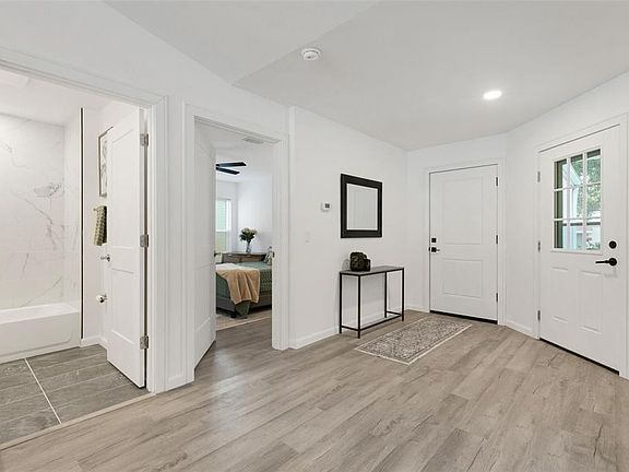 4th image of 606 Marcus St #26