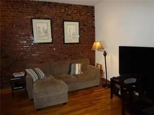 Rented by R New York | media 11