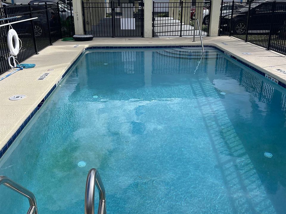 2nd image of 825 Anastasia Blvd