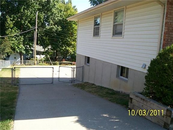 3rd image of 606 E Leslie Dr