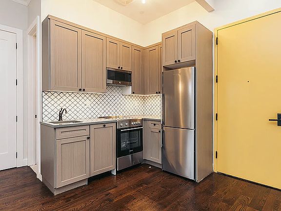 2nd image of 60-79 Myrtle Ave #3Y
