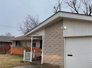 604 NW 1st St, Moore, OK 73160