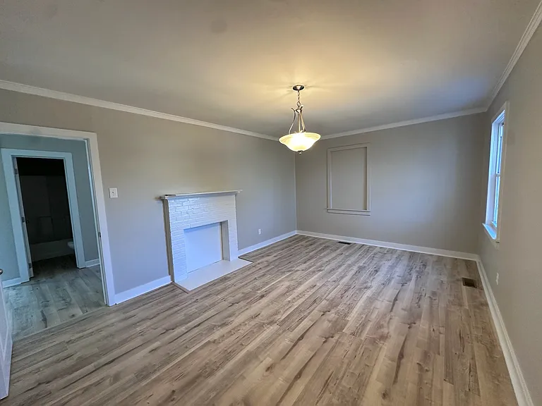 1080 Grace Ave — Photo 4