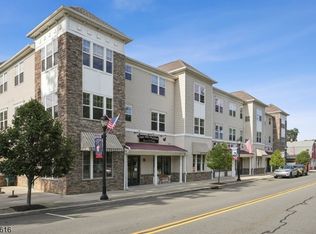 5 W River Styx Rd #204, Hopatcong, NJ 07843