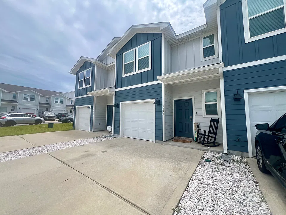 4058 Pendragon Cir
