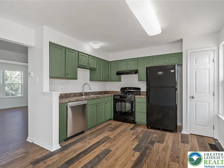 1096 Sparrow Way — Photo 18