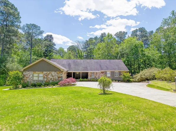 1917 Tiffany Ln, Dalton, GA 30720