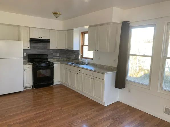 23123 Stauber Ave, Hazel Park, MI 48030