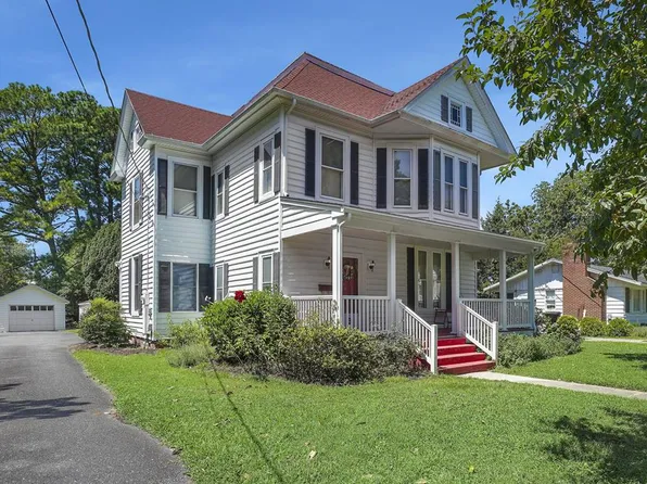 3 Lee St, Onancock, VA 23417