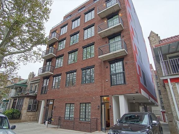 4th image of 262 Sullivan Pl #4A
