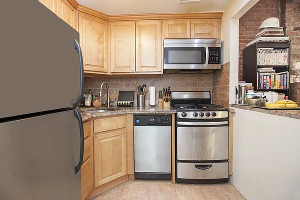 Rented by Avi Nash Associates | media 5