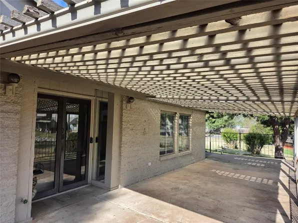 9915 Hefner Village Pl, Oklahoma City, OK 73162