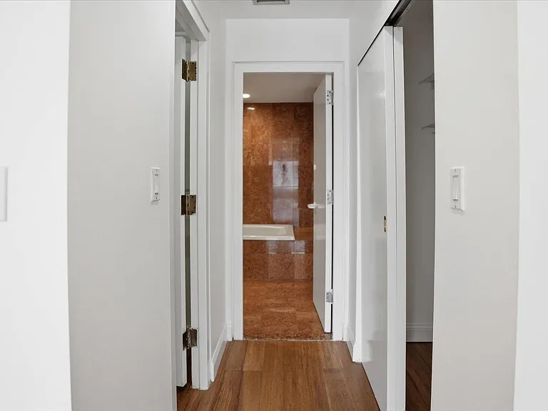 100 Cuttermill Rd #4M — Photo 16