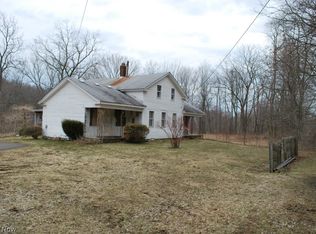 11742 Hervie Dr, Chesterland, OH 44026