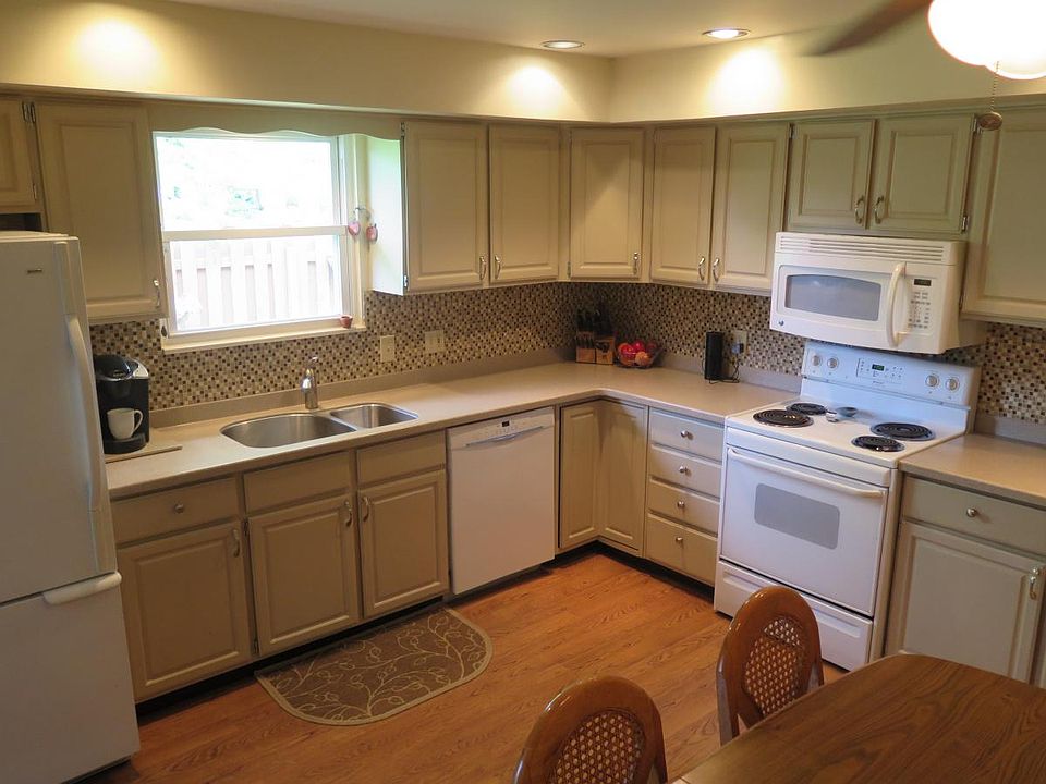 2nd image of 5477 Ivanhoe Dr