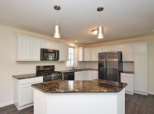 18 Maravista Rd, Worcester, MA 01606