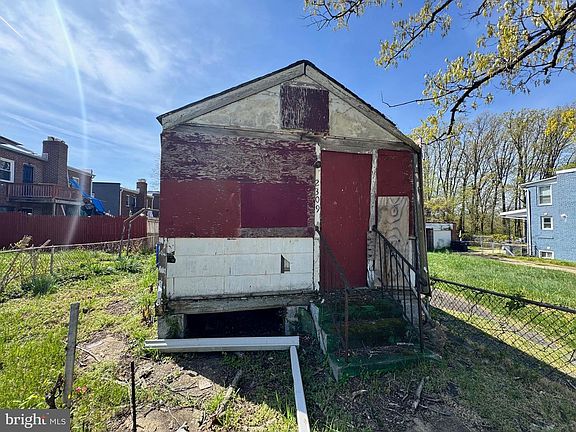 5th image of 2309 Irving St SE