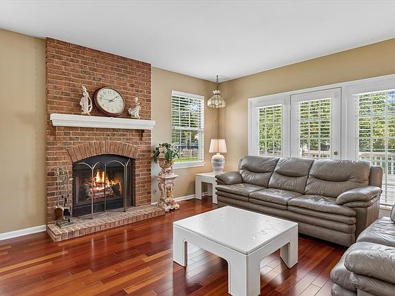 5th image of 925 Brompton Cir