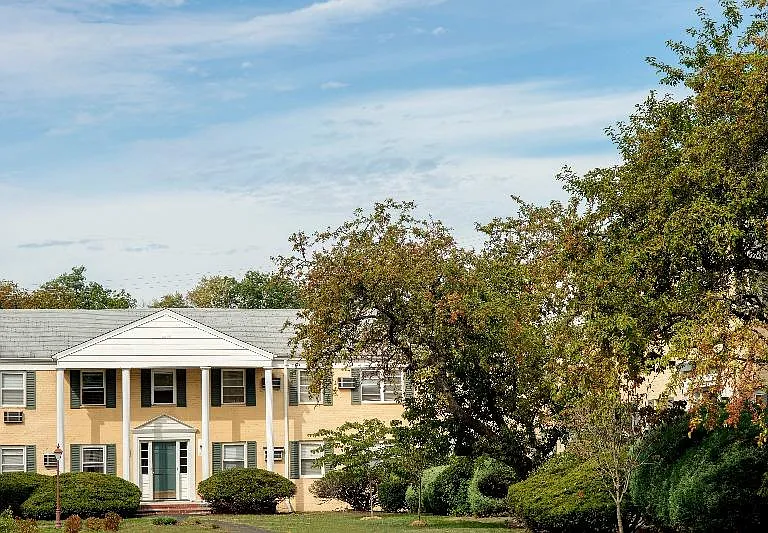 Franklin Manor — Photo 7