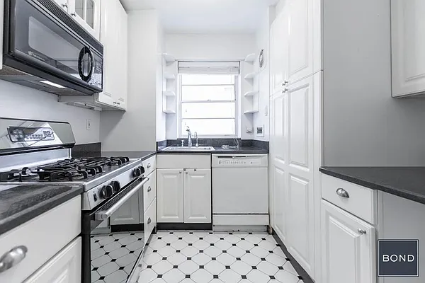 Rented by Bond New York | media 23