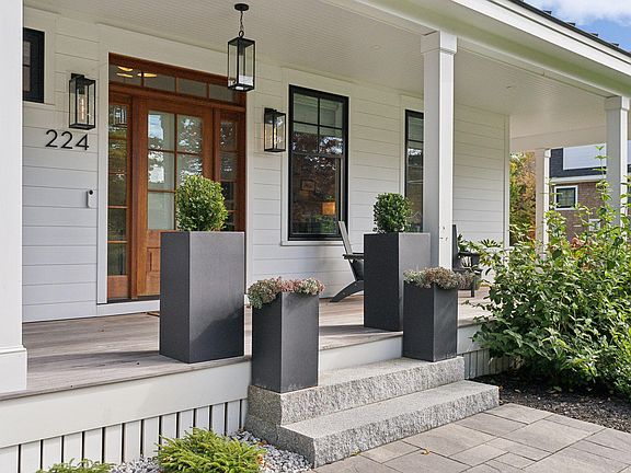 3rd image of 224 Spurwink Avenue