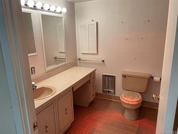 5th image of 10 Wild Oaks Rd APT 210