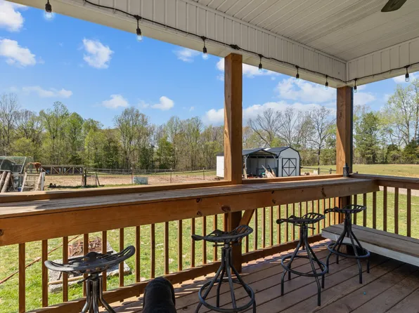 2747 Rock Springs Rd, Charlotte, TN 37036