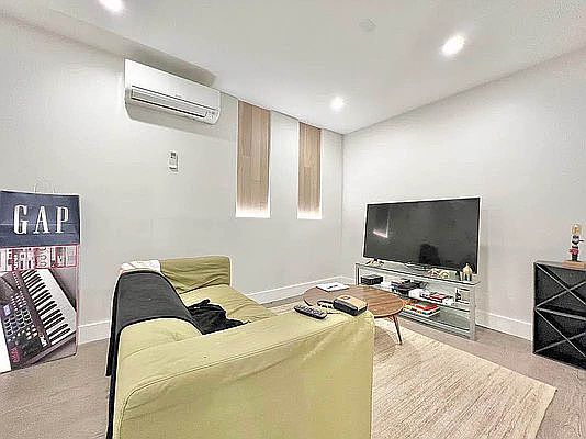 4th image of 885 Putman Ave #2
