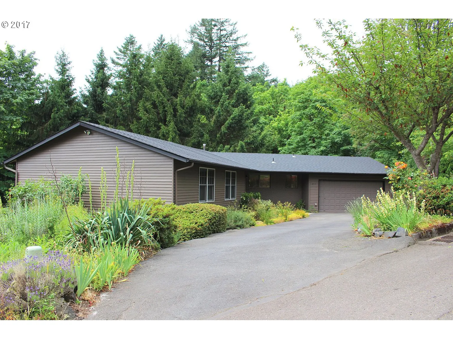 217 NW Seblar Dr photo 1