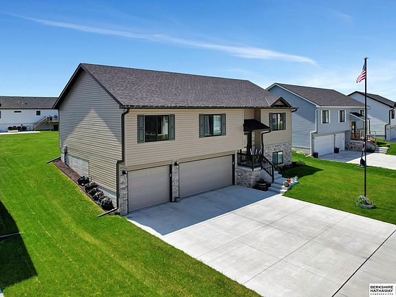 3rd image of 1215 Olivia Dr