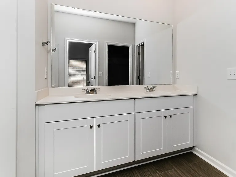 120 S Reindeer Rd — Photo 11