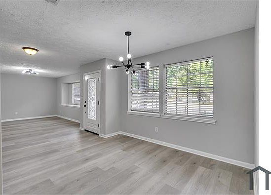 3rd image of 3202 Lakehaven Dr