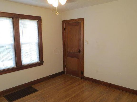 3rd image of 180 W Norwich Ave
