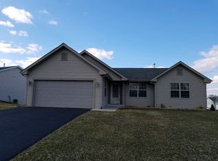6398 Sunnybrook Ln, Machesney Park, IL 61115
