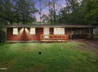 104 Hickory Dr, Greentown, PA 18426