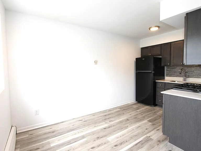 West Walnut Lane Apartments — Photo 41